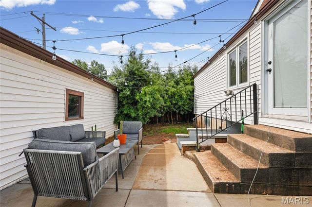 9058 Rosemary Avenue, St Louis, MO 63123