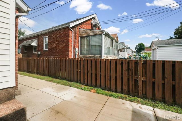 9058 Rosemary Avenue, St Louis, MO 63123