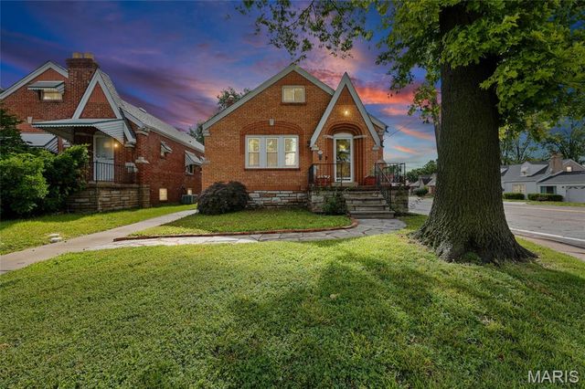 9058 Rosemary Avenue, St Louis, MO 63123