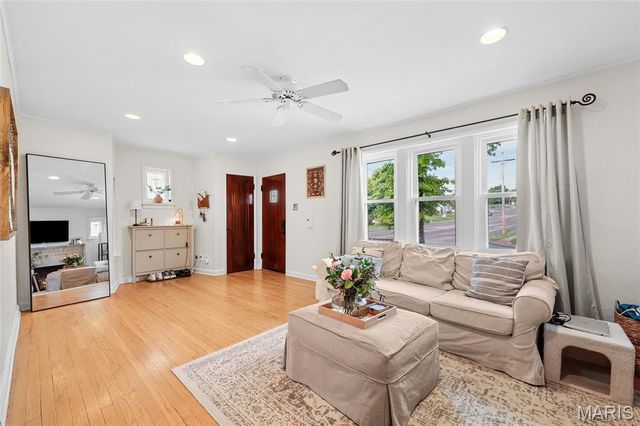 9058 Rosemary Avenue, St Louis, MO 63123