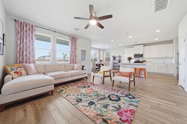 912 Eves Necklace DR, Buda, TX 78610