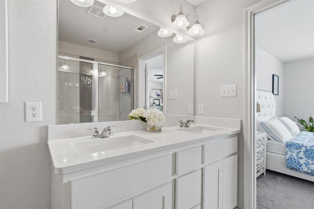 912 Eves Necklace DR, Buda, TX 78610