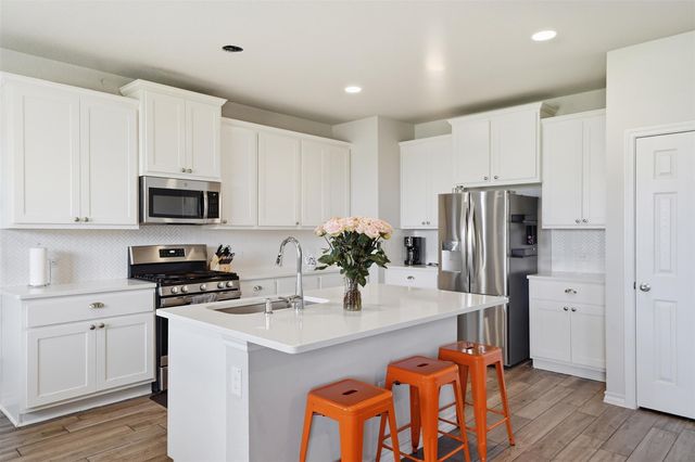 912 Eves Necklace DR, Buda, TX 78610