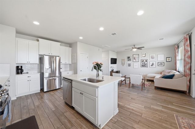 912 Eves Necklace DR, Buda, TX 78610