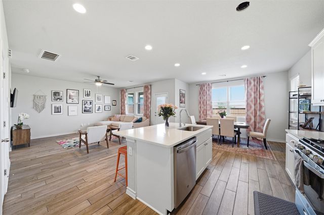 912 Eves Necklace DR, Buda, TX 78610