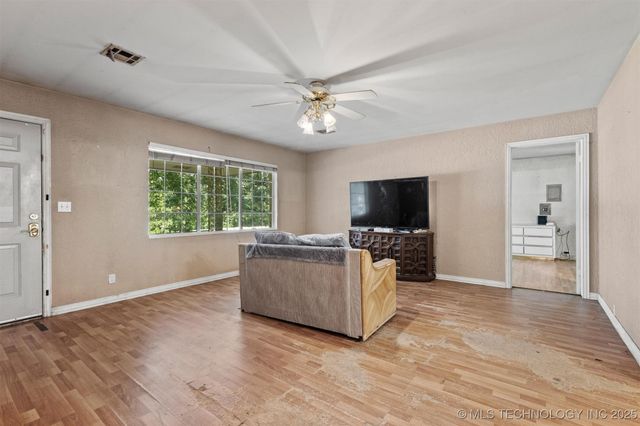800 Henson Road, Madill, OK 73446