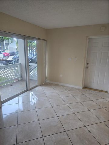 17320 NW 67th Pl F-7, Hialeah, FL 33015