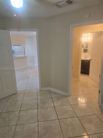 17320 NW 67th Pl F-7, Hialeah, FL 33015