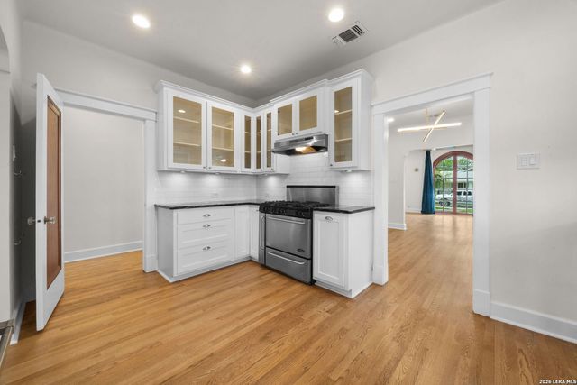 1943 W MAGNOLIA AVE, San Antonio, TX 78201