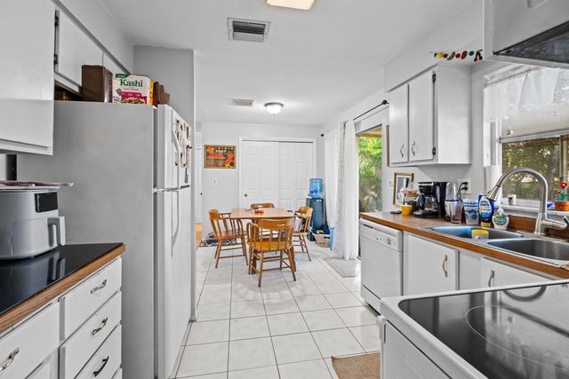 196 Phoenetia Dr, St Augustine, FL 32086