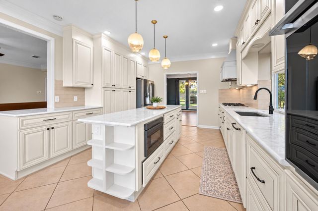 4118 Pebble Beach Drive, League City, TX 77573