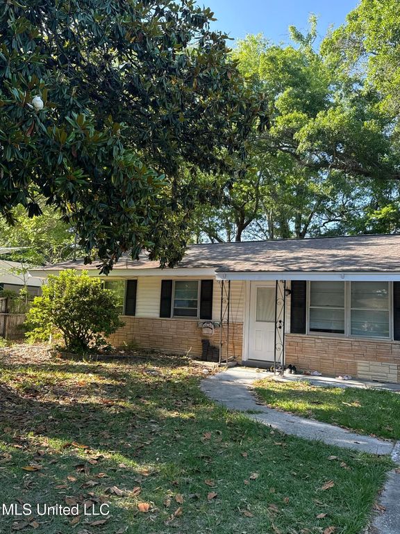 229 Woodland Circle, Ocean Springs, MS 39564