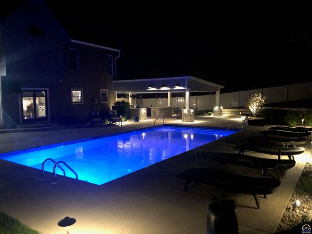 3627 SW Blue Inn RD, Topeka, KS 66614