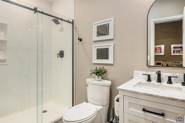 3627 SW Blue Inn RD, Topeka, KS 66614