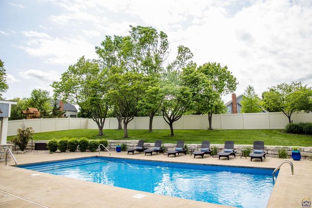 3627 SW Blue Inn RD, Topeka, KS 66614