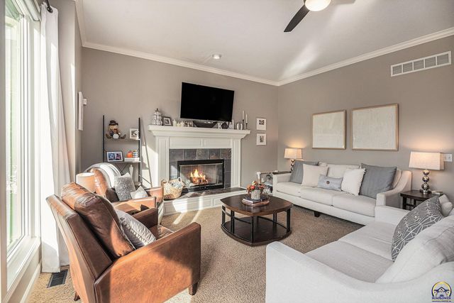 3627 SW Blue Inn RD, Topeka, KS 66614