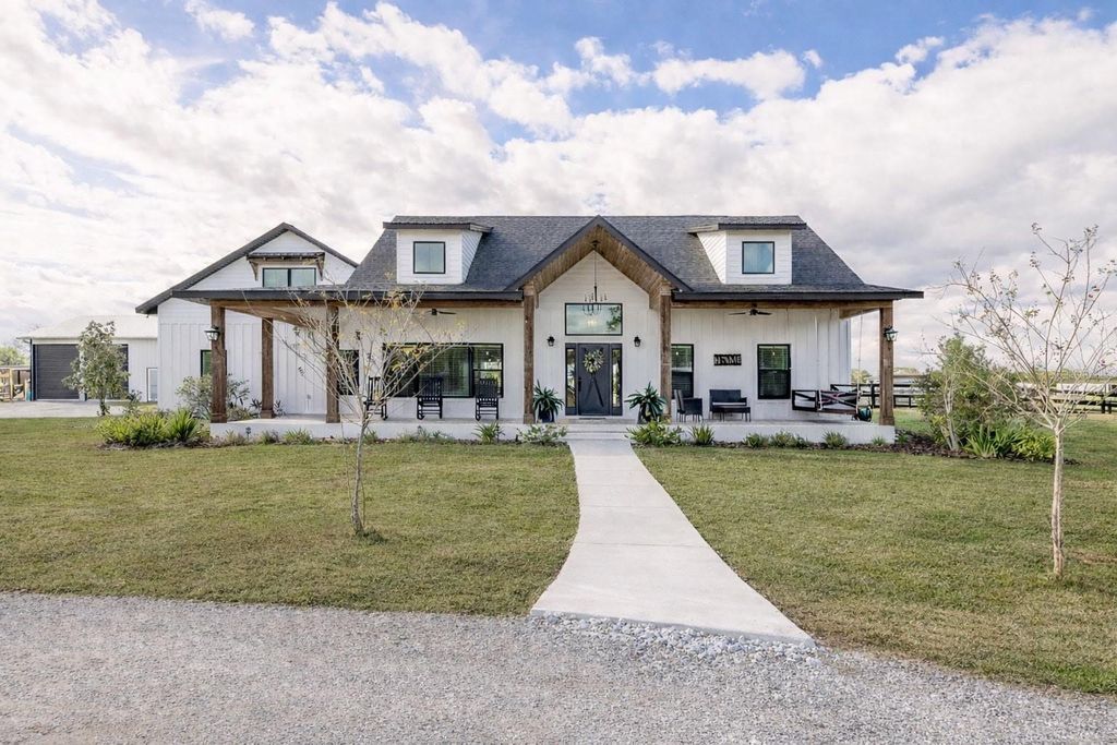 Image 1 of property listing at 500 N SAMSULA DRIVE, New Smyrna Beach, FL 32168