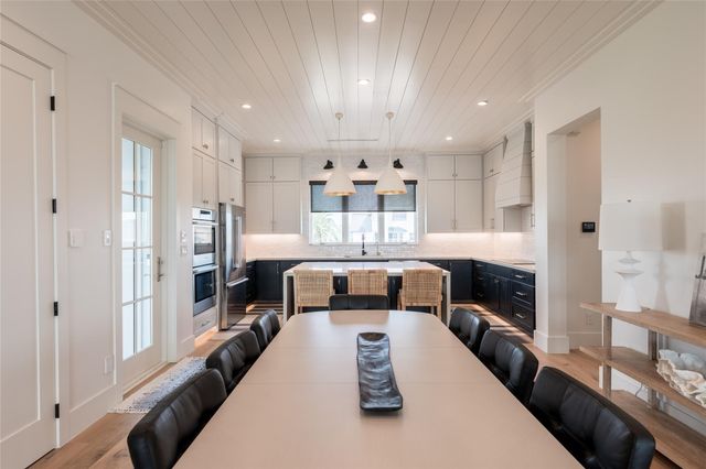 1311 Oahu Drive, Tiki Island, TX 77554