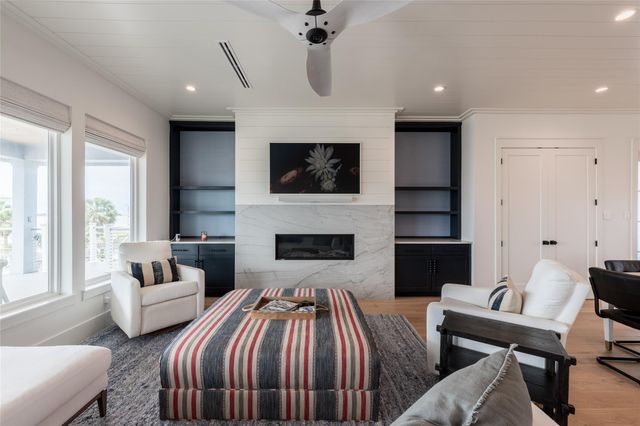 1311 Oahu Drive, Tiki Island, TX 77554