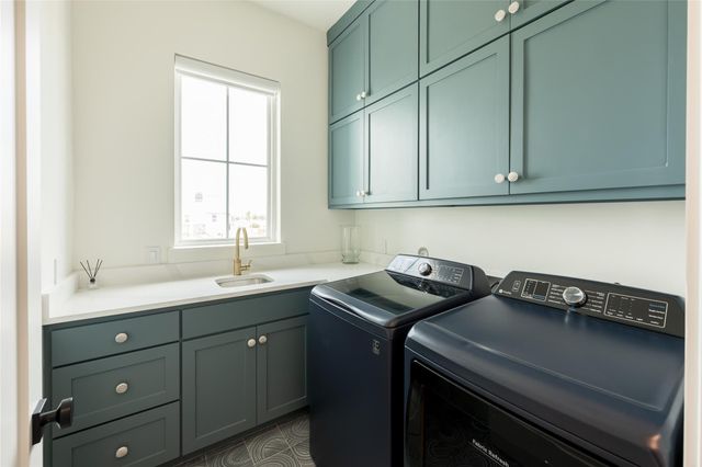 1311 Oahu Drive, Tiki Island, TX 77554