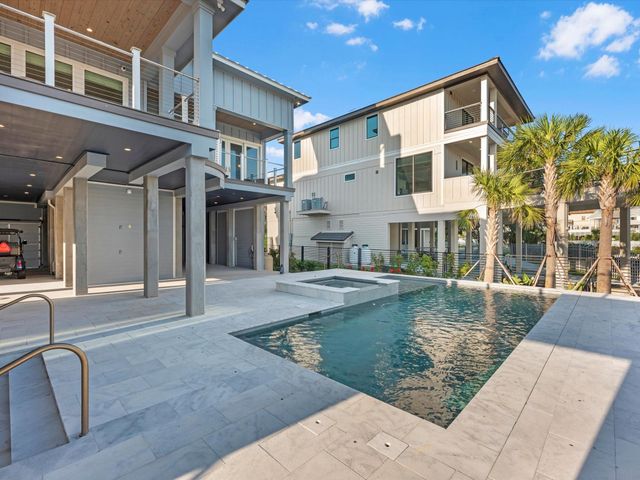 1311 Oahu Drive, Tiki Island, TX 77554