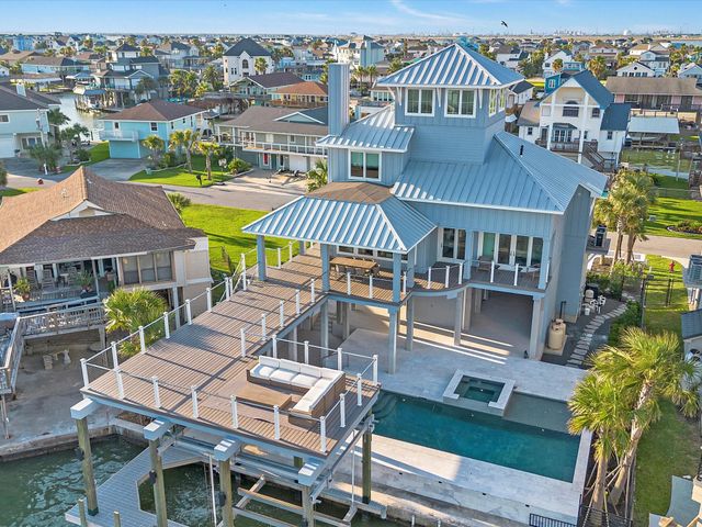 1311 Oahu Drive, Tiki Island, TX 77554