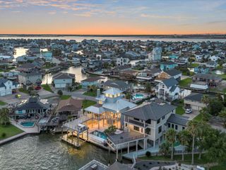 1311 Oahu Drive, Tiki Island, TX 77554