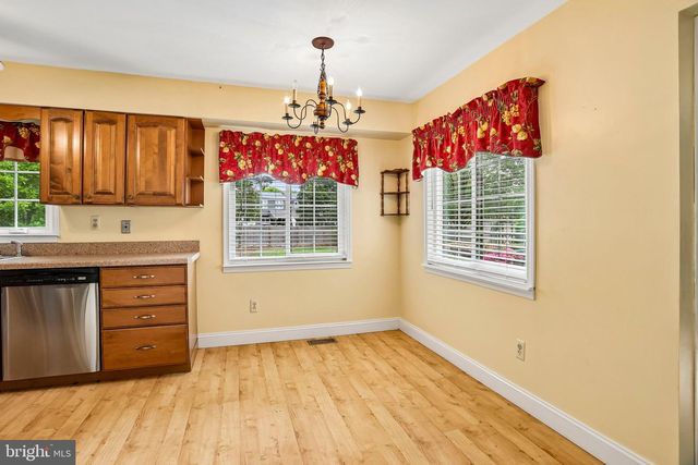 8 DUNHAM CT, Berlin, NJ 08009