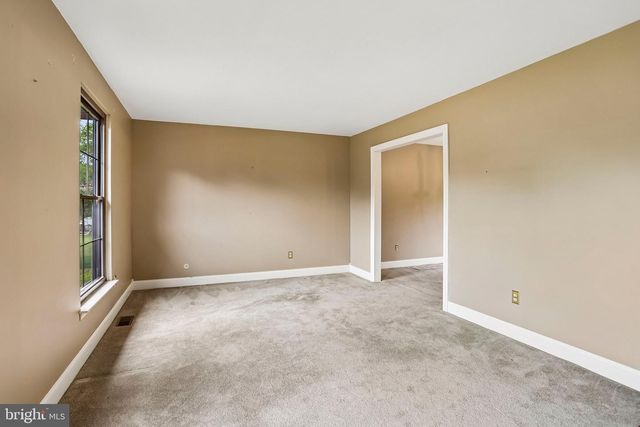 8 DUNHAM CT, Berlin, NJ 08009