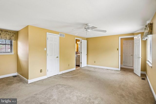 8 DUNHAM CT, Berlin, NJ 08009