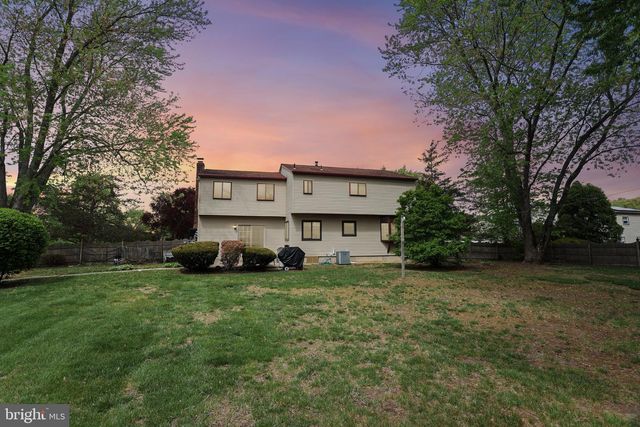 8 DUNHAM CT, Berlin, NJ 08009