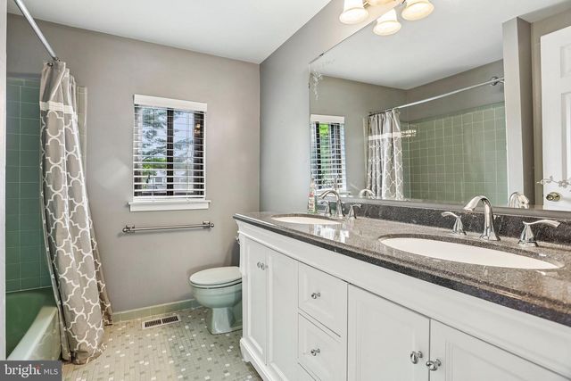 8 DUNHAM CT, Berlin, NJ 08009