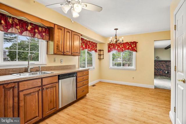 8 DUNHAM CT, Berlin, NJ 08009