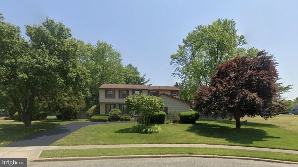 8 DUNHAM CT, Berlin, NJ 08009