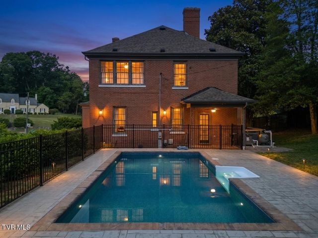 290 Long Crescent Drive, Bristol, VA 24201