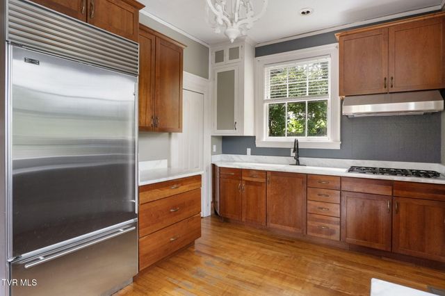290 Long Crescent Drive, Bristol, VA 24201