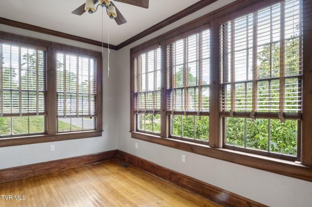 290 Long Crescent Drive, Bristol, VA 24201