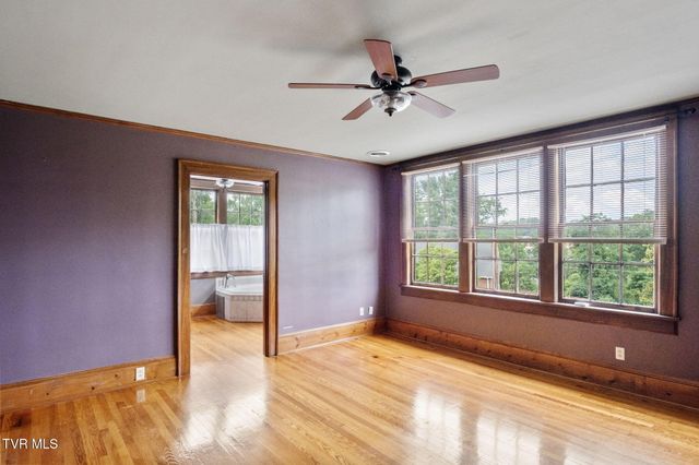 290 Long Crescent Drive, Bristol, VA 24201