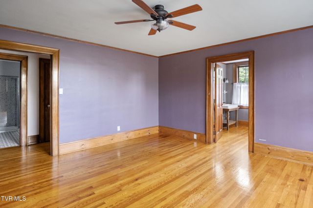 290 Long Crescent Drive, Bristol, VA 24201