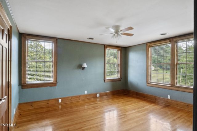 290 Long Crescent Drive, Bristol, VA 24201