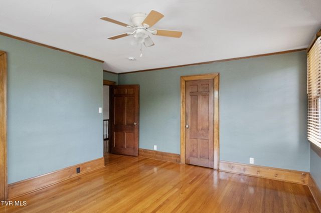290 Long Crescent Drive, Bristol, VA 24201