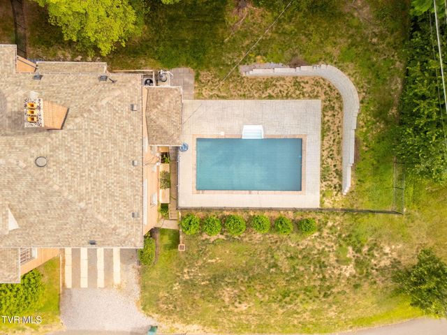 290 Long Crescent Drive, Bristol, VA 24201