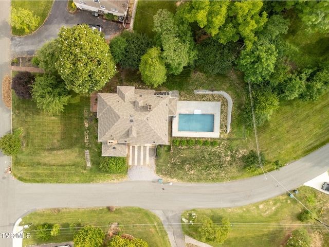 290 Long Crescent Drive, Bristol, VA 24201