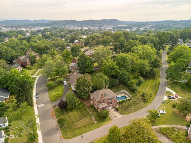 290 Long Crescent Drive, Bristol, VA 24201