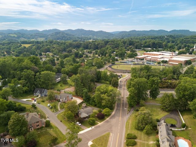 290 Long Crescent Drive, Bristol, VA 24201