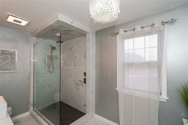 726 W 9th Street S, Newton, IA 50208