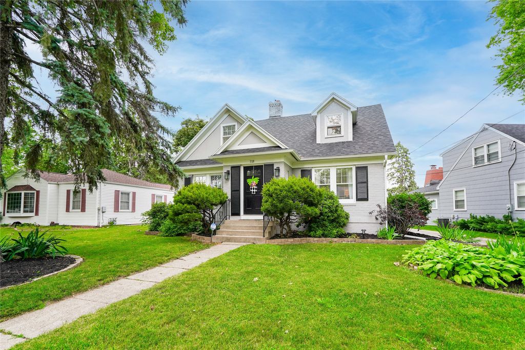 726 W 9th Street S, Newton, IA 50208