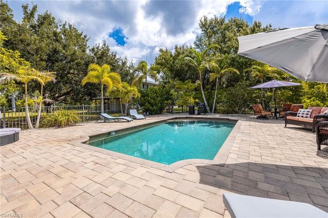 8787 Kodiak LN, St. James City, FL 33956