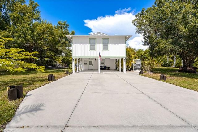 8787 Kodiak LN, St. James City, FL 33956