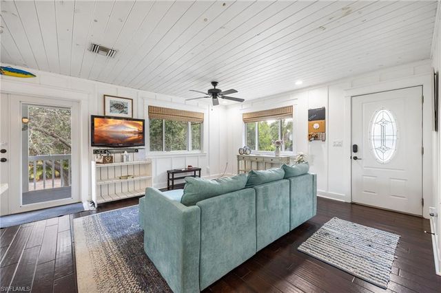 8787 Kodiak LN, St. James City, FL 33956